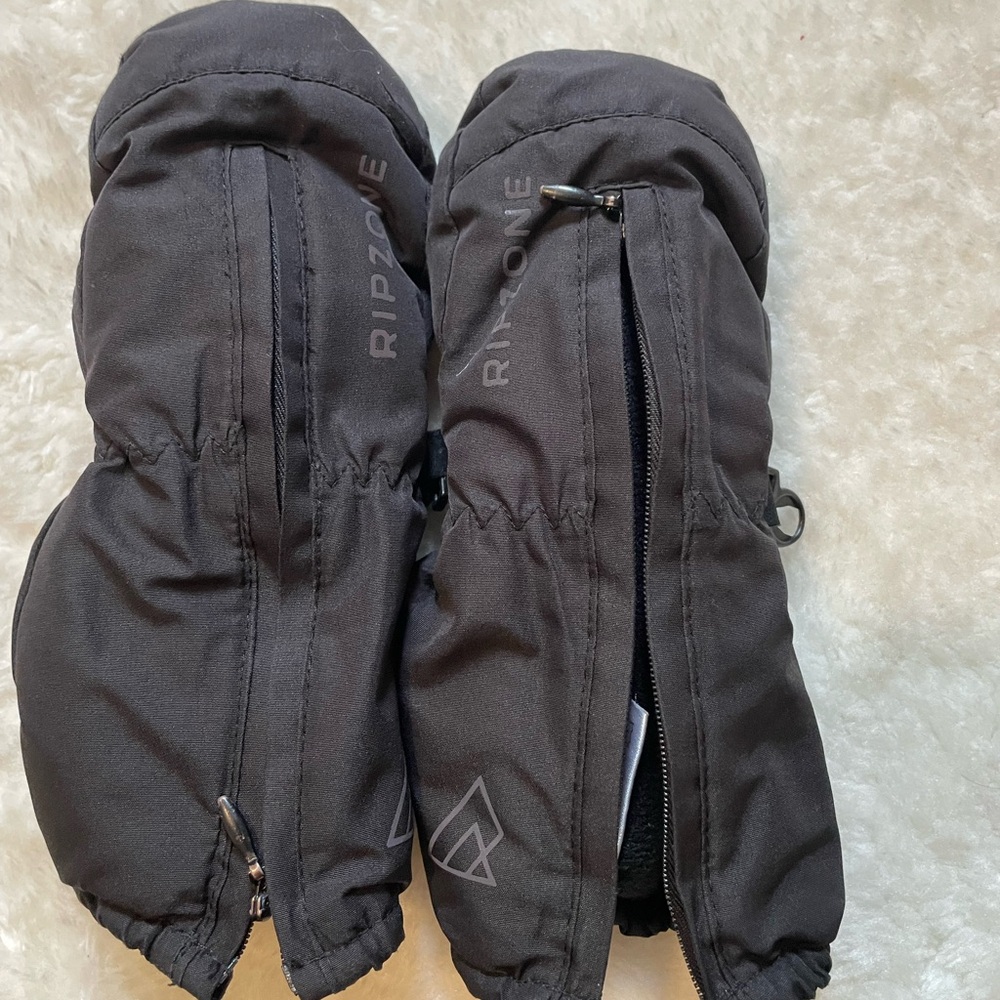 Ripzone Black Insulated Ski Mittens